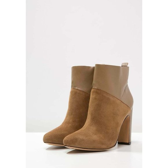 Rachel Zoe Elizabeth Sepia Kid Suede Calf Pointed Toe Ankle Boots US 7 M - Picture 9 of 9